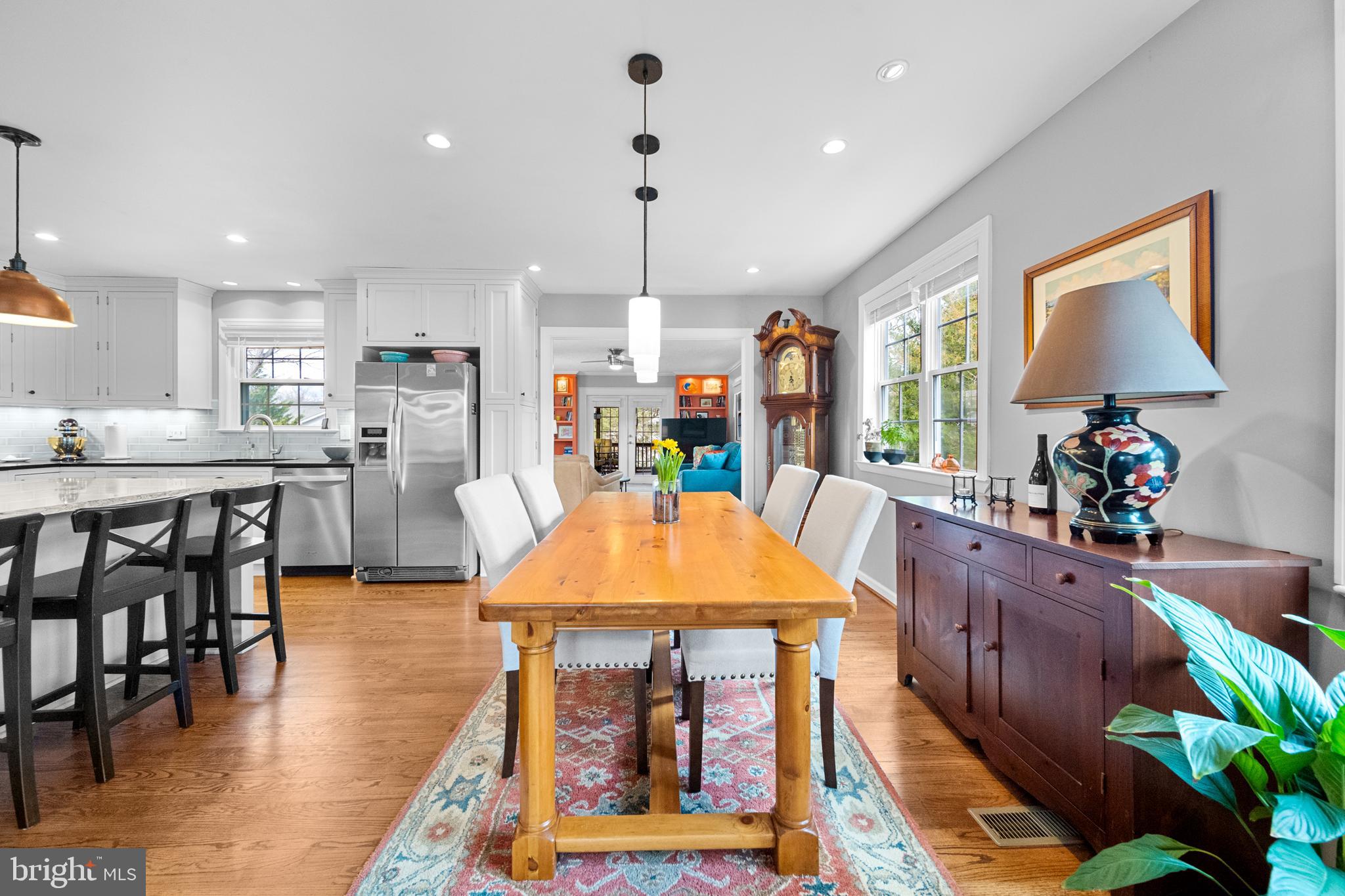 COUNTRY CLUB MANOR - Residential