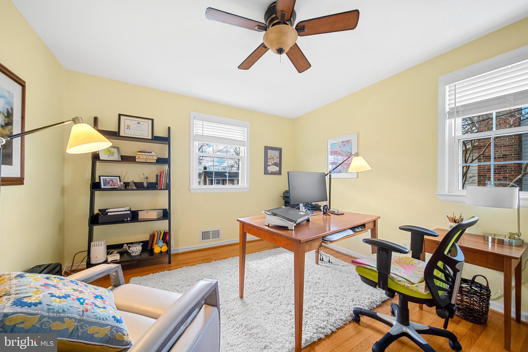 COUNTRY CLUB MANOR - Residential