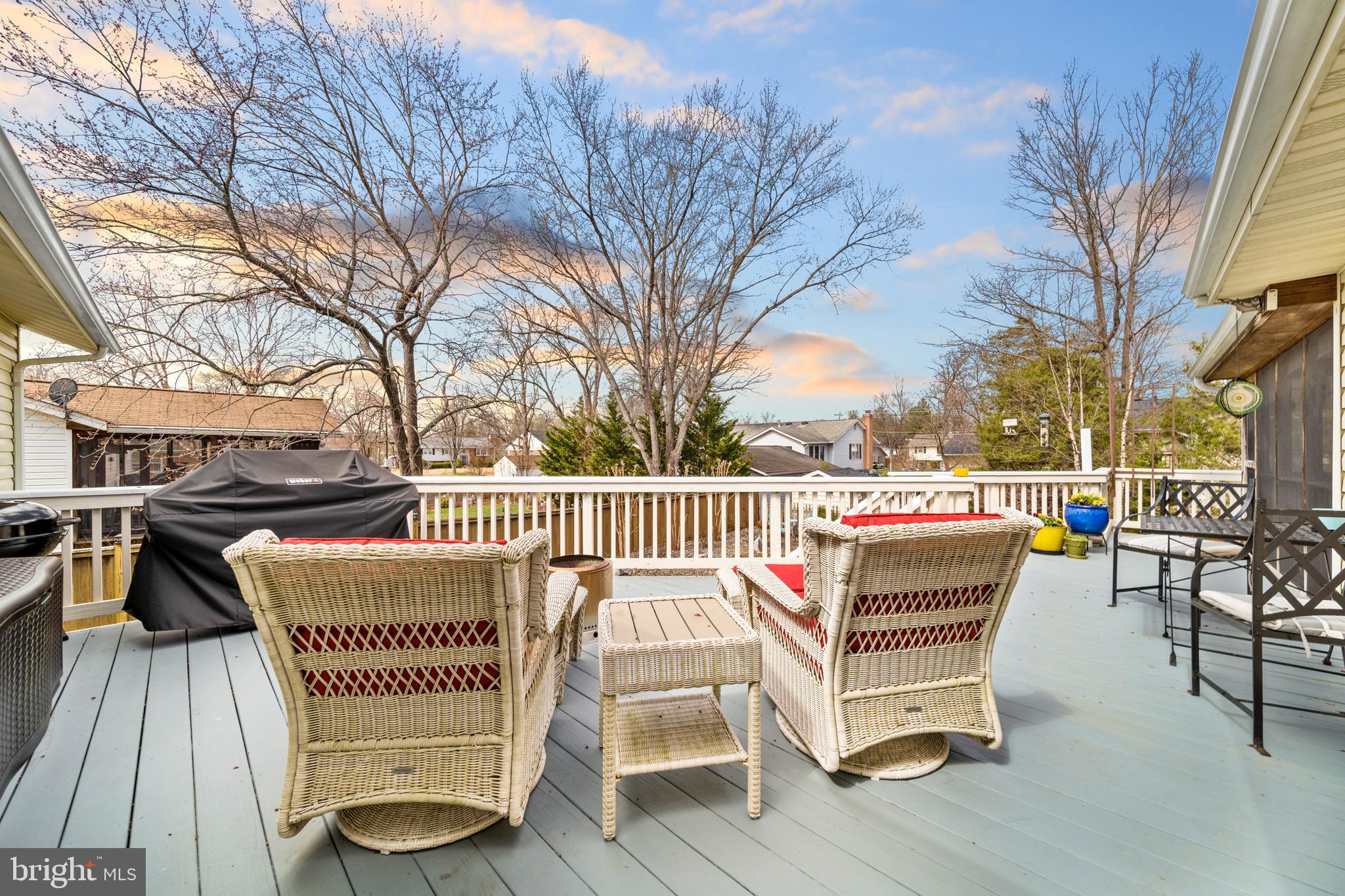 COUNTRY CLUB MANOR - Residential