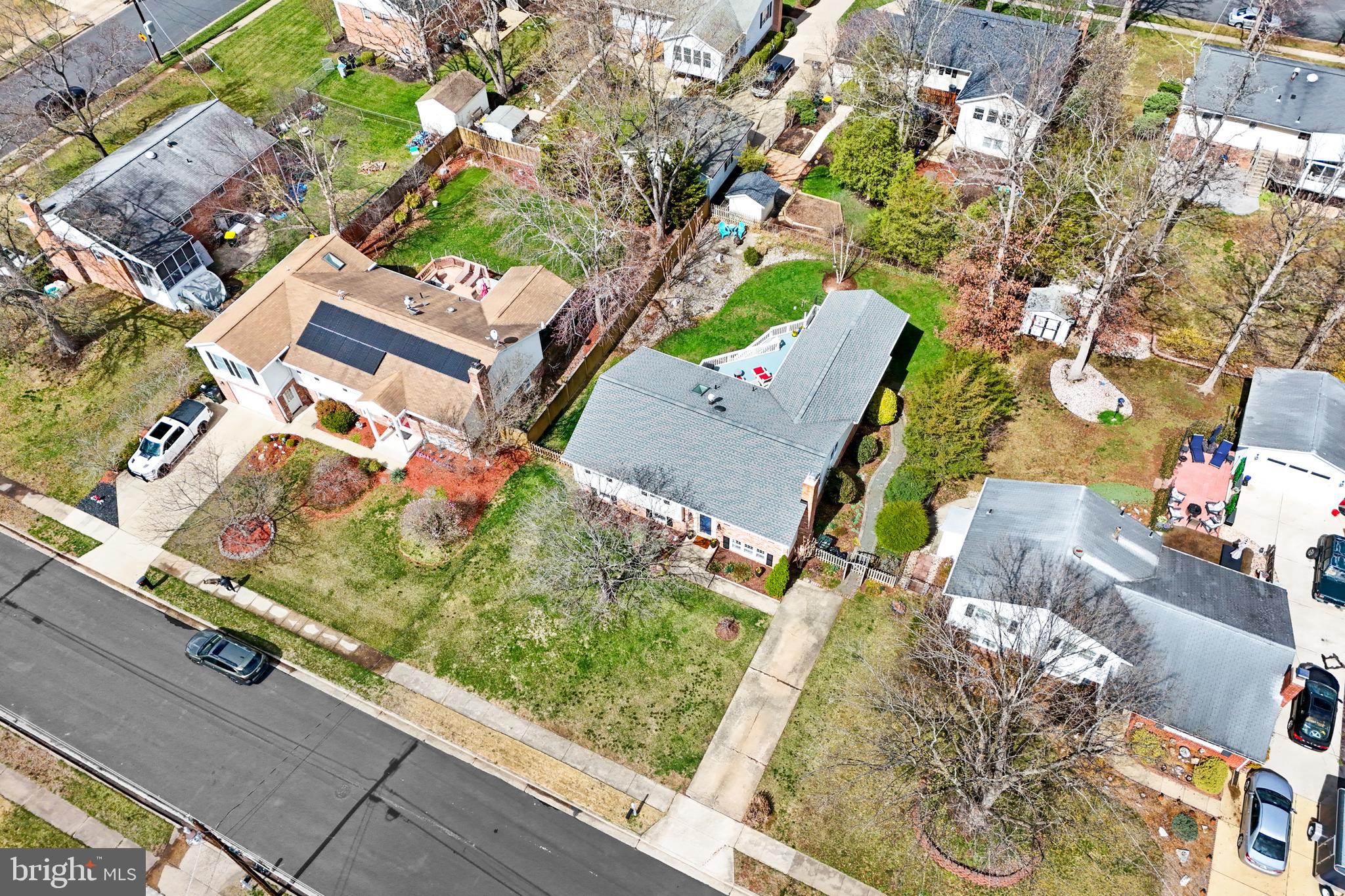 COUNTRY CLUB MANOR - Residential