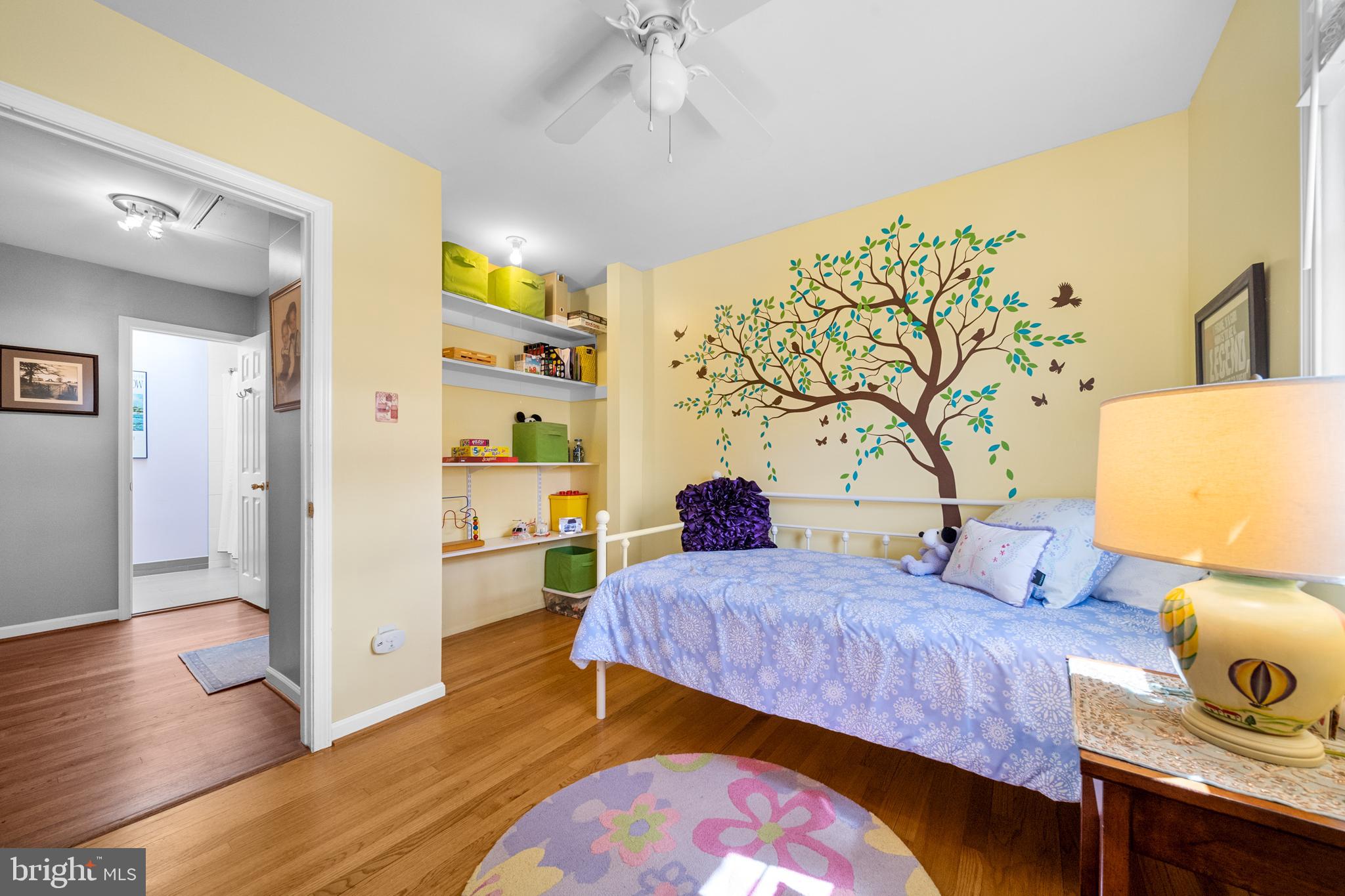 COUNTRY CLUB MANOR - Residential