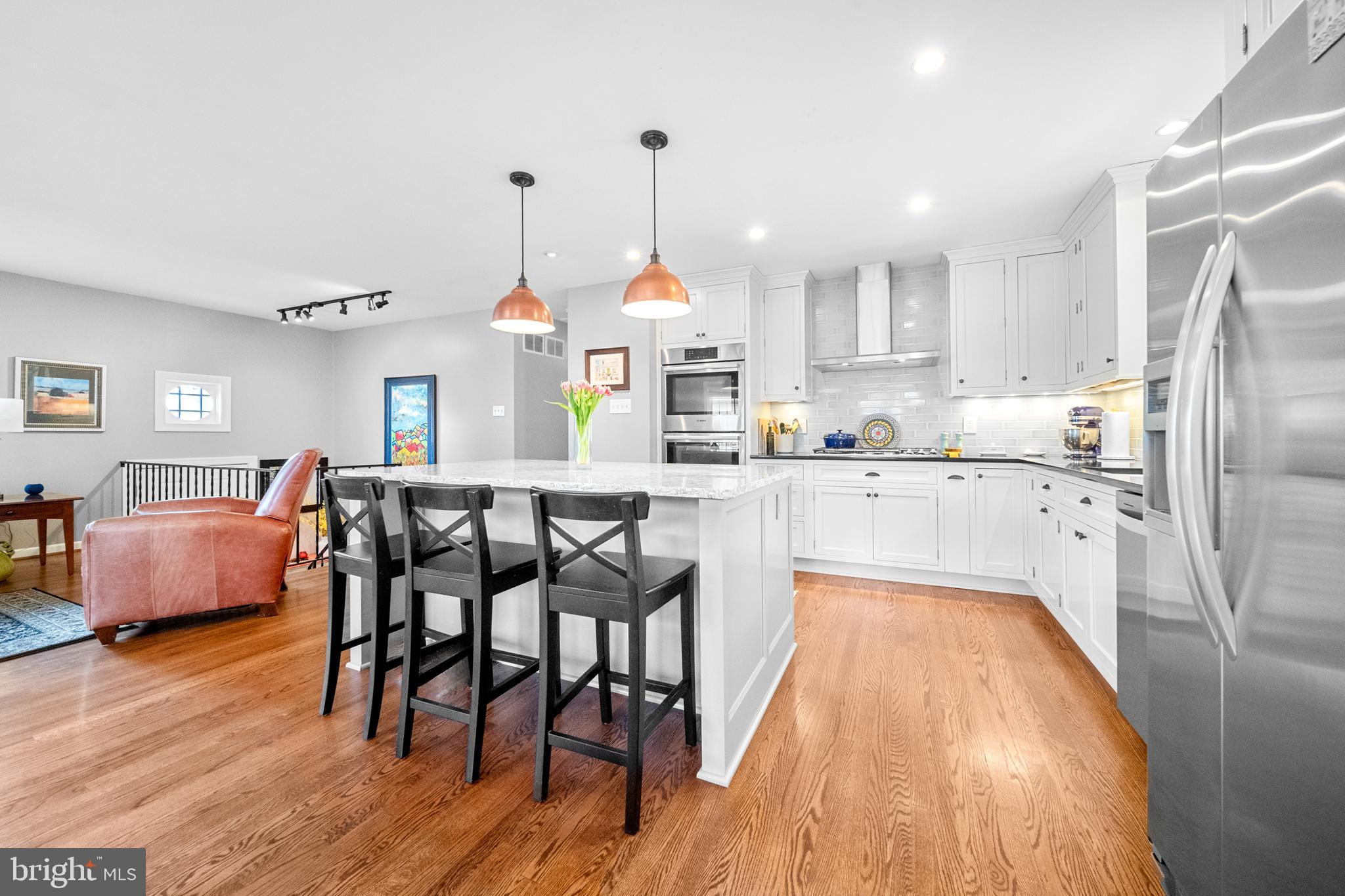 COUNTRY CLUB MANOR - Residential