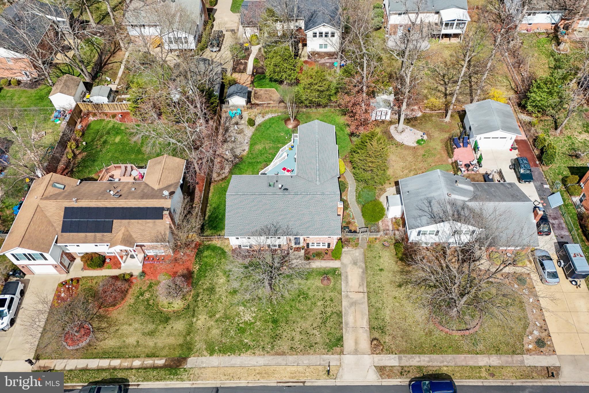 COUNTRY CLUB MANOR - Residential