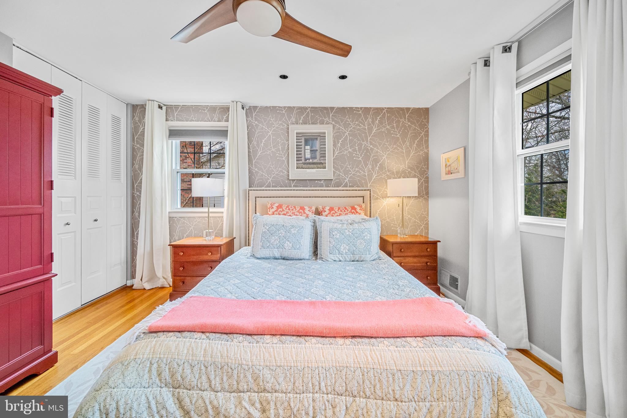 COUNTRY CLUB MANOR - Residential