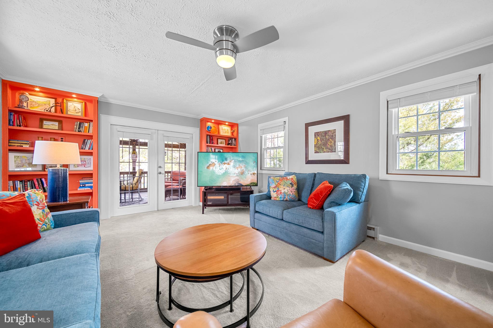 COUNTRY CLUB MANOR - Residential