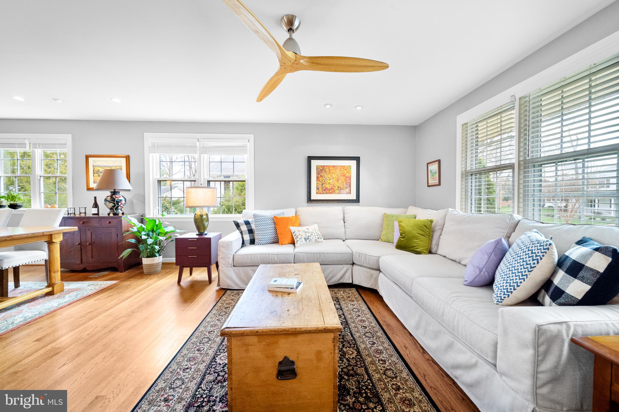 COUNTRY CLUB MANOR - Residential