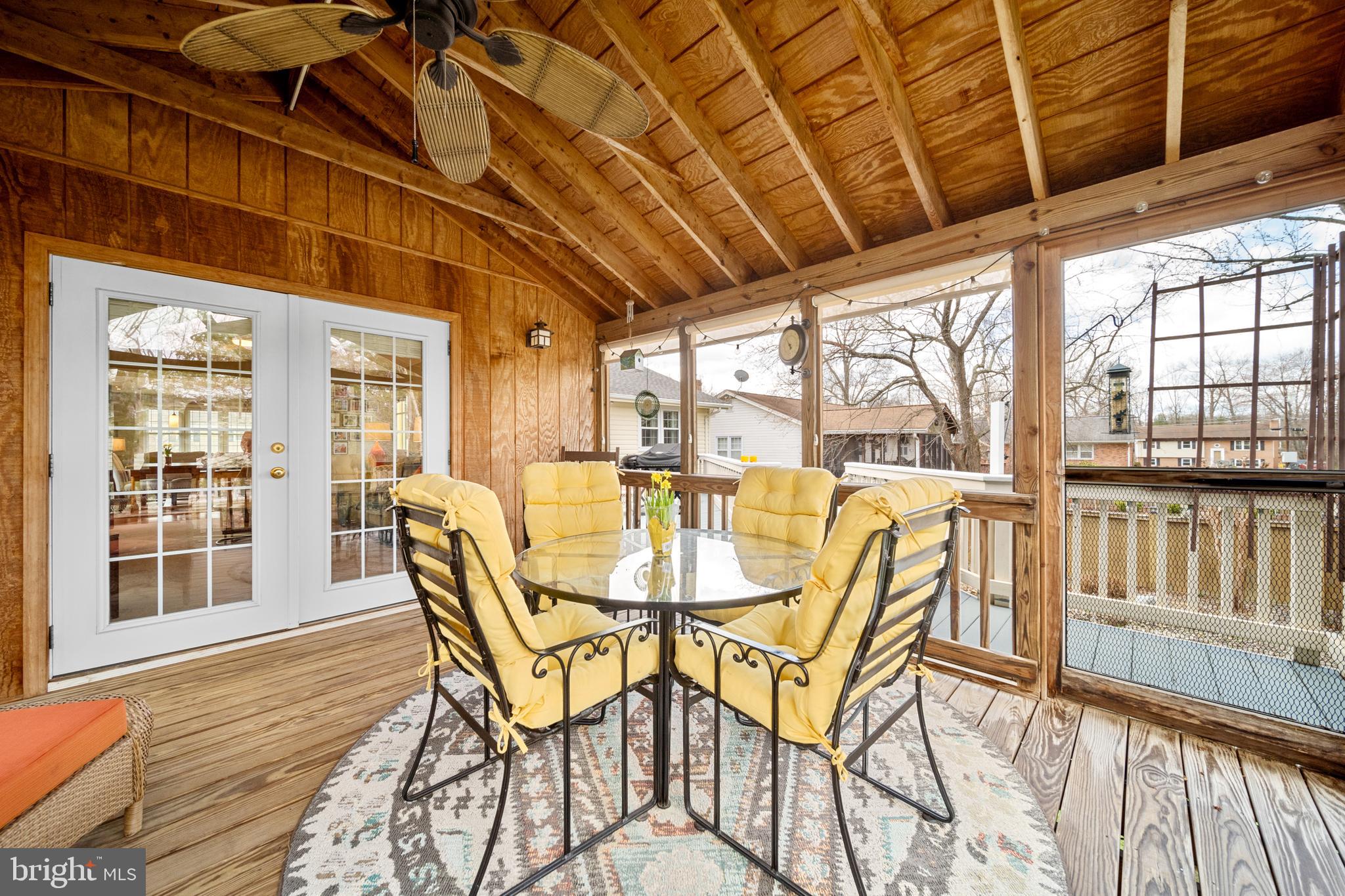 COUNTRY CLUB MANOR - Residential