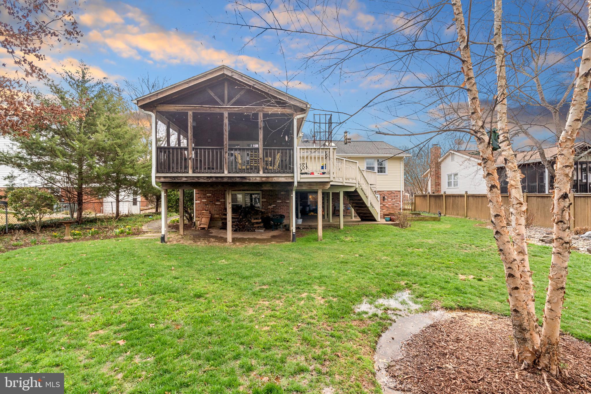 COUNTRY CLUB MANOR - Residential