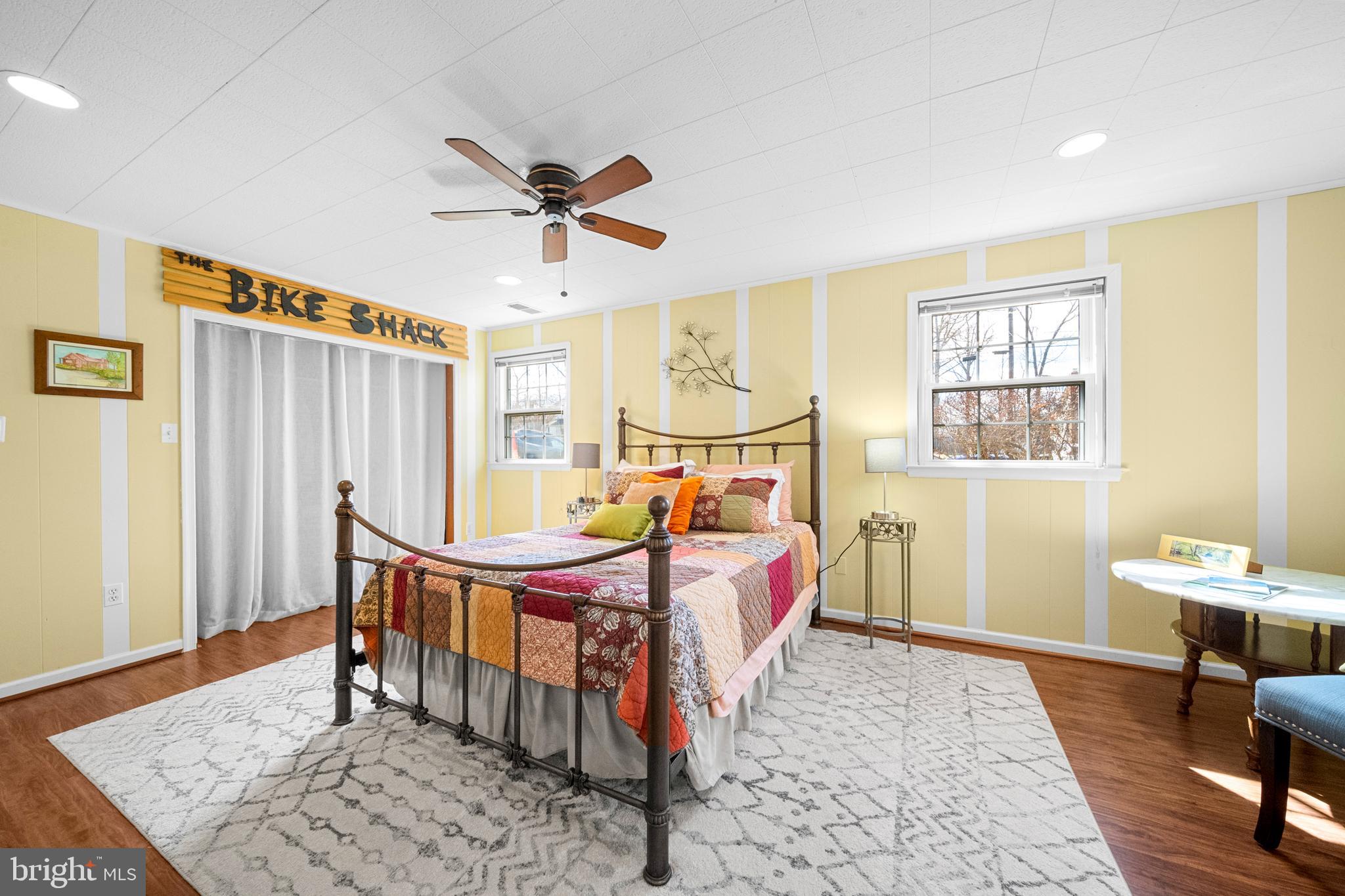 COUNTRY CLUB MANOR - Residential