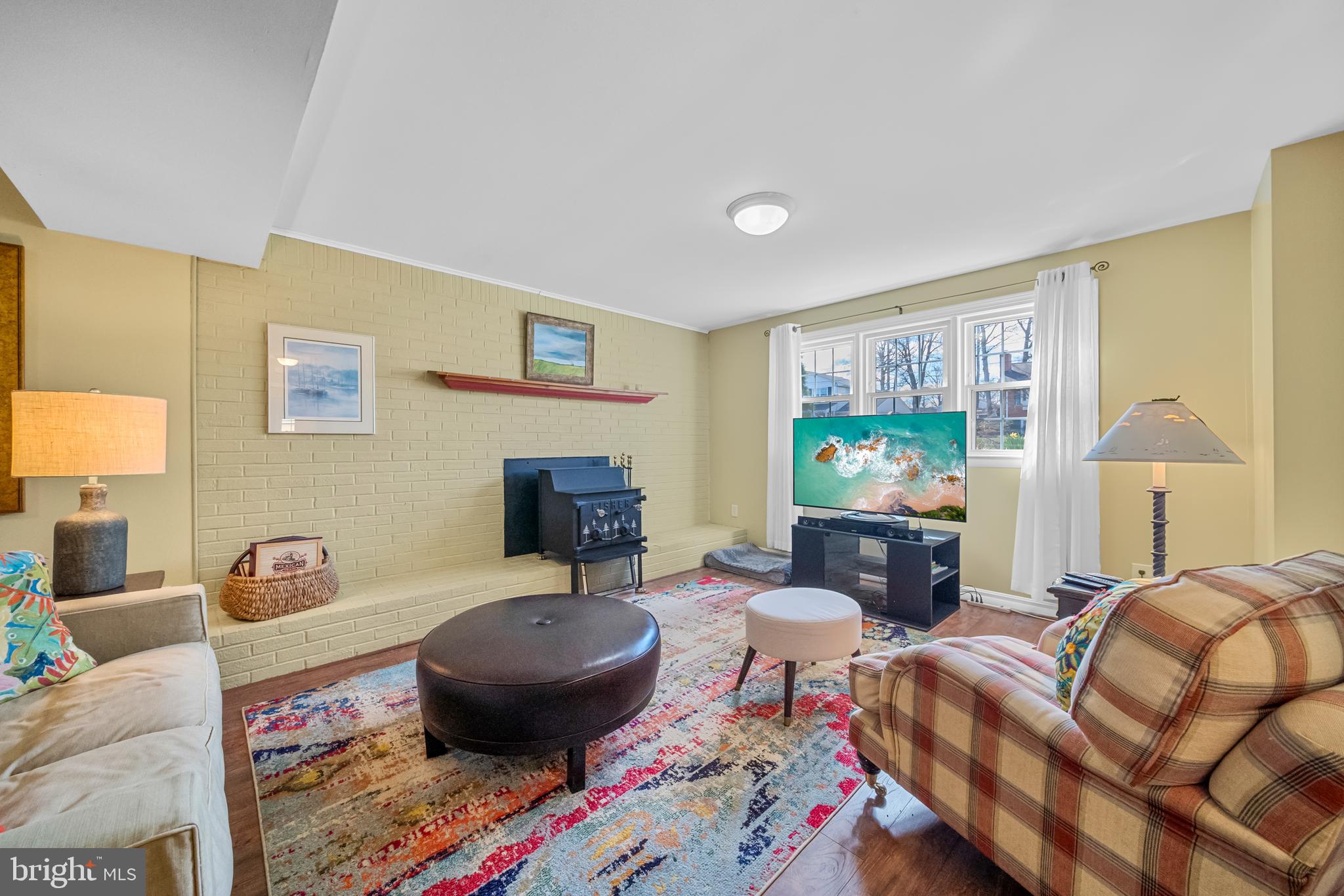 COUNTRY CLUB MANOR - Residential