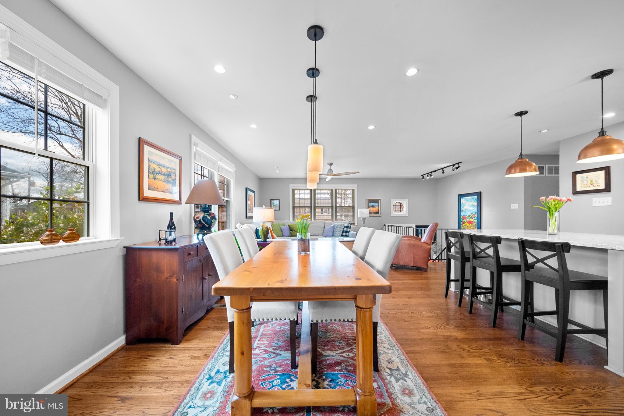 COUNTRY CLUB MANOR - Residential