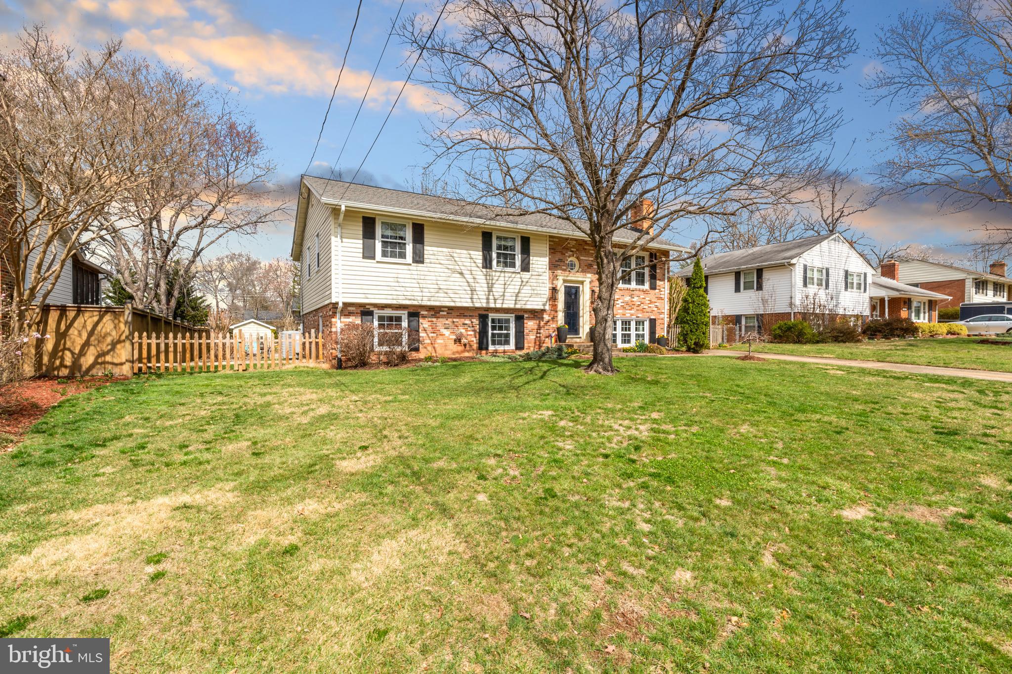 COUNTRY CLUB MANOR - Residential