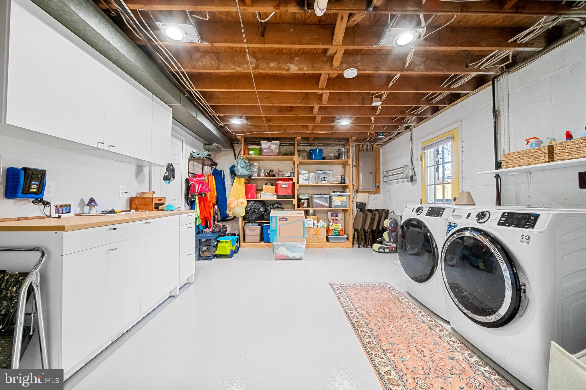 COUNTRY CLUB MANOR - Residential