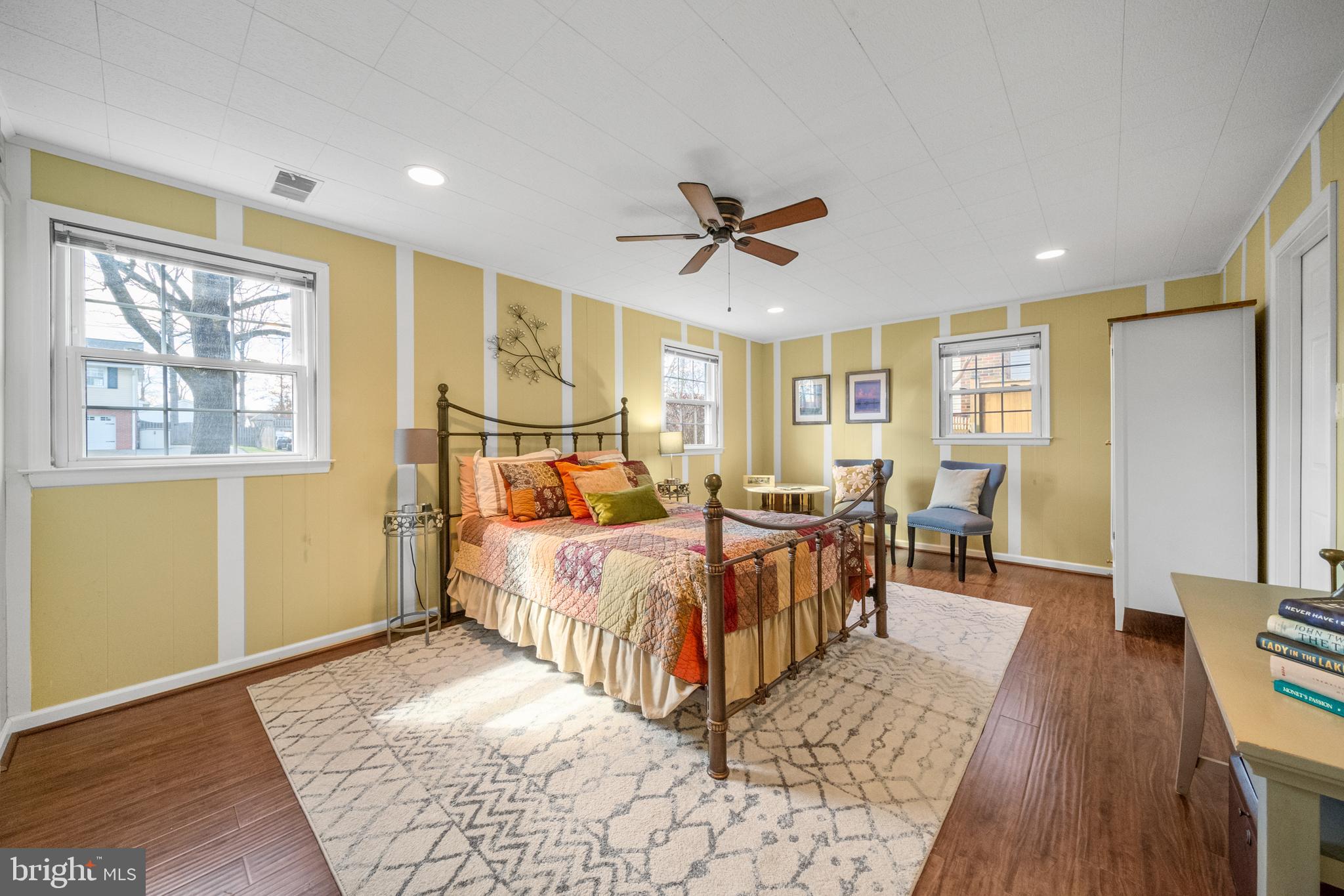 COUNTRY CLUB MANOR - Residential