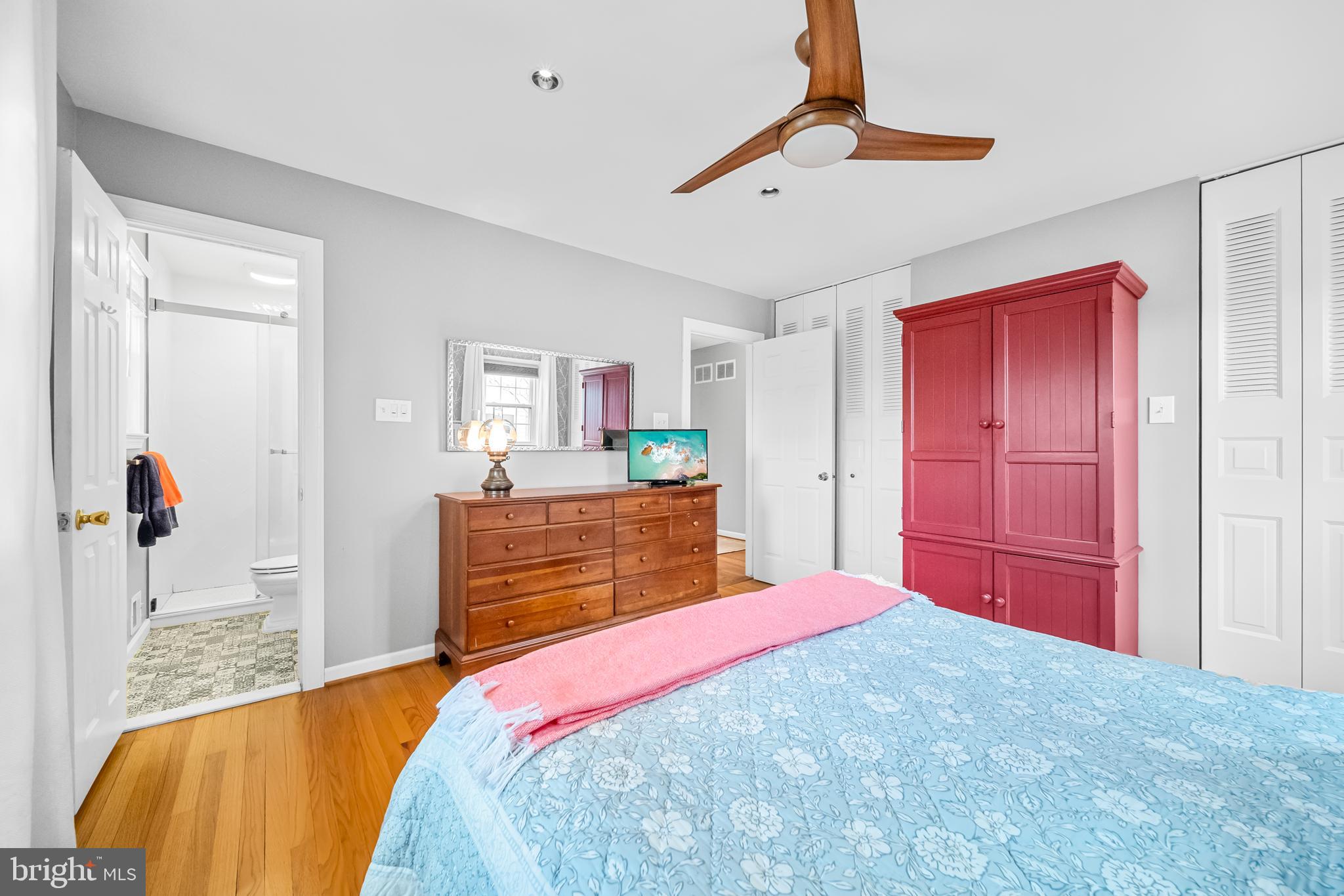 COUNTRY CLUB MANOR - Residential