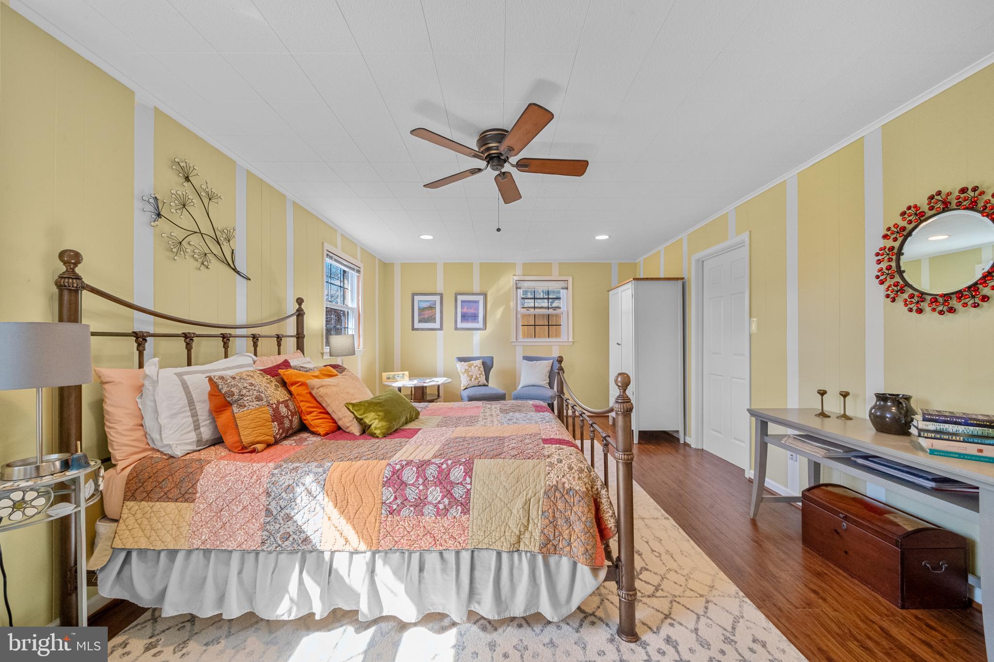 COUNTRY CLUB MANOR - Residential