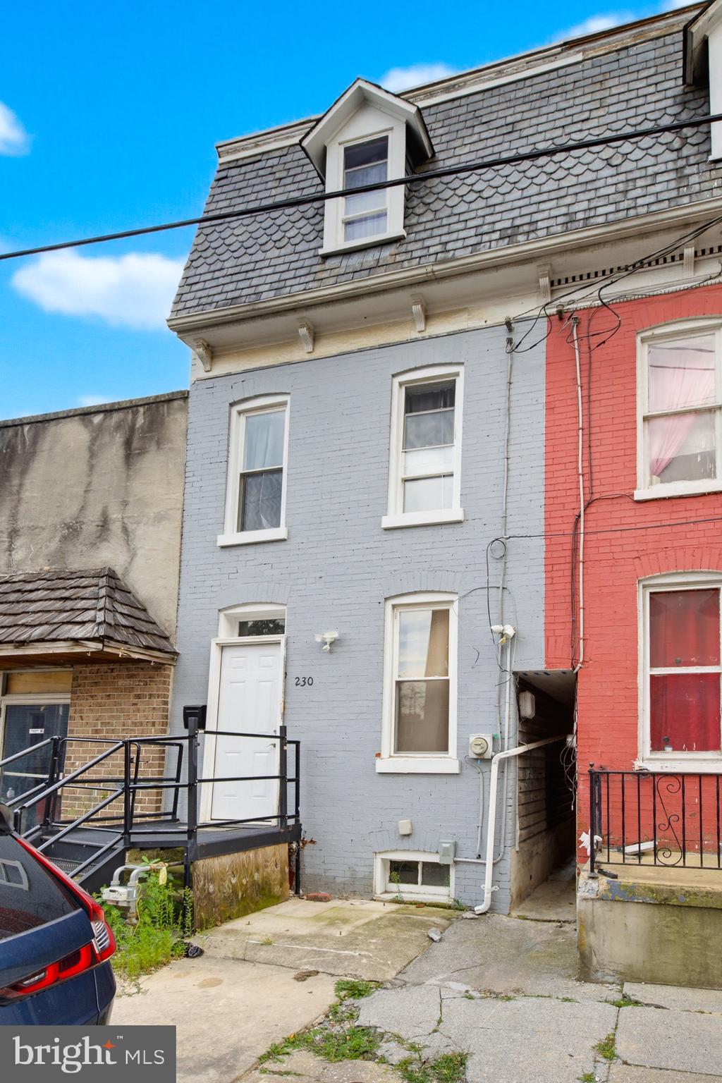 230 E POPLAR STREET