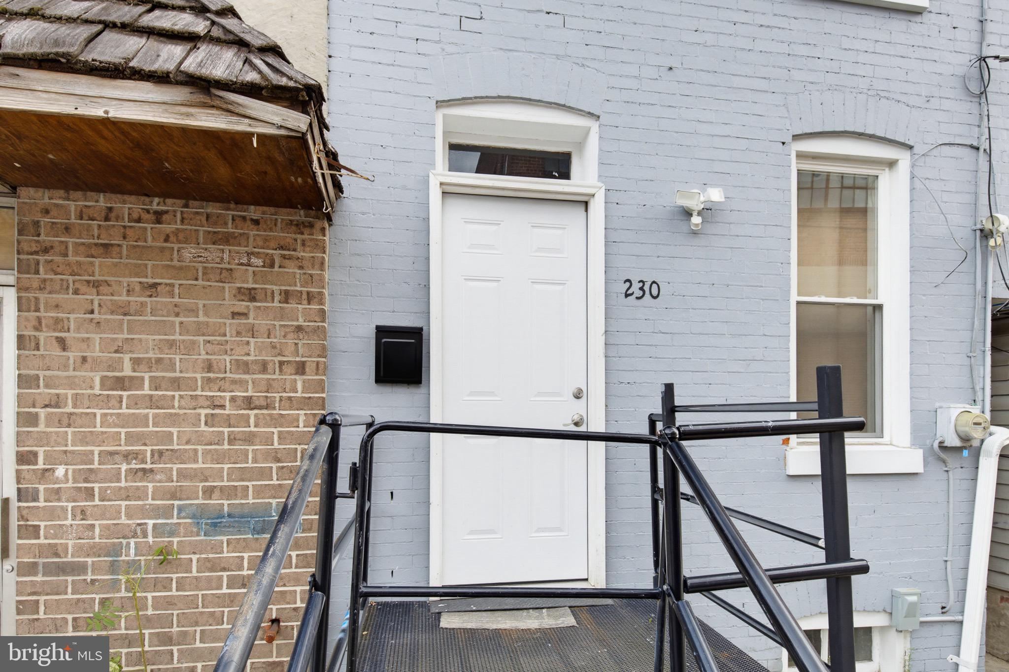 230 E POPLAR STREET