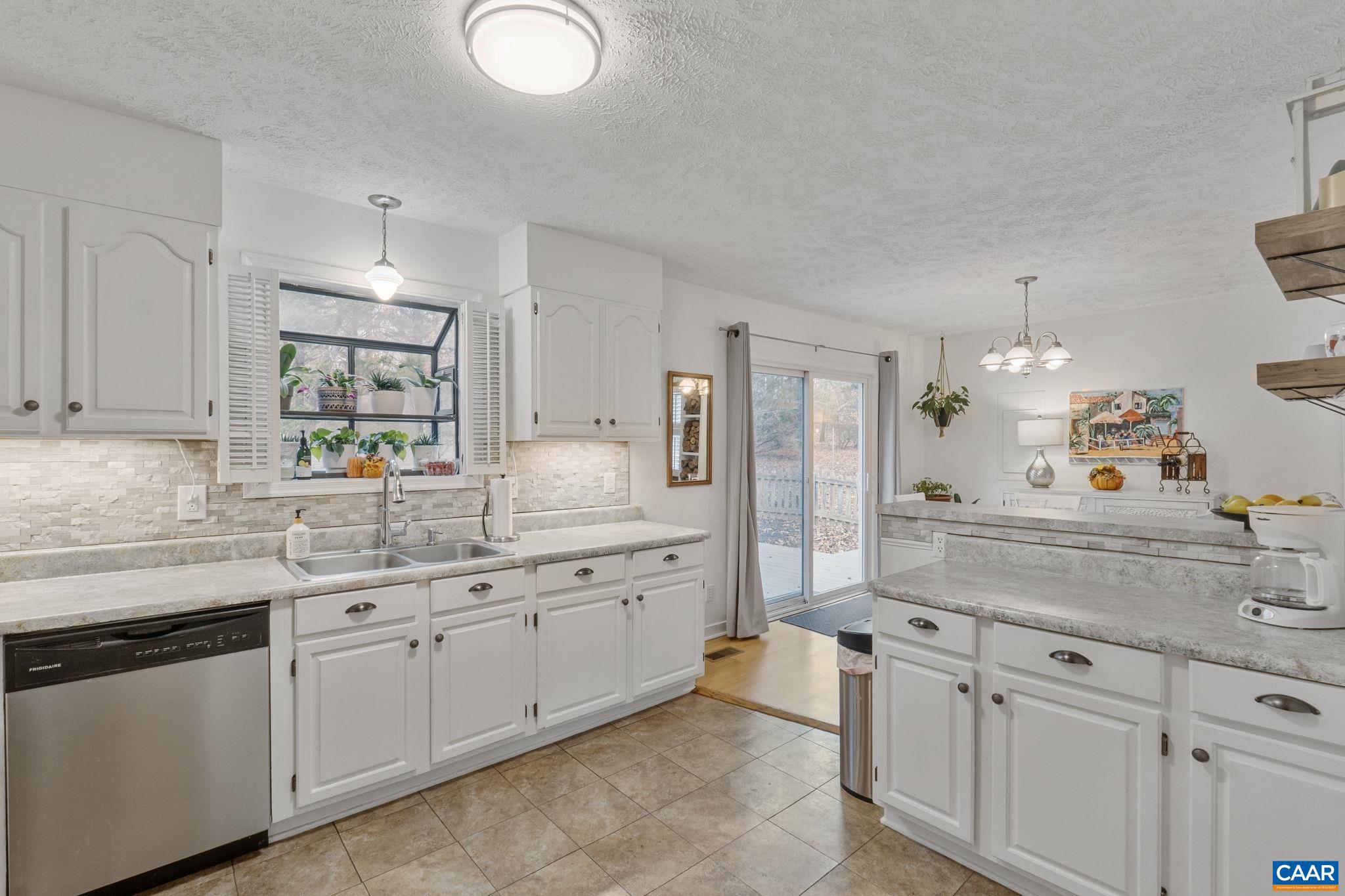 LAKE MONTICELLO - Residential