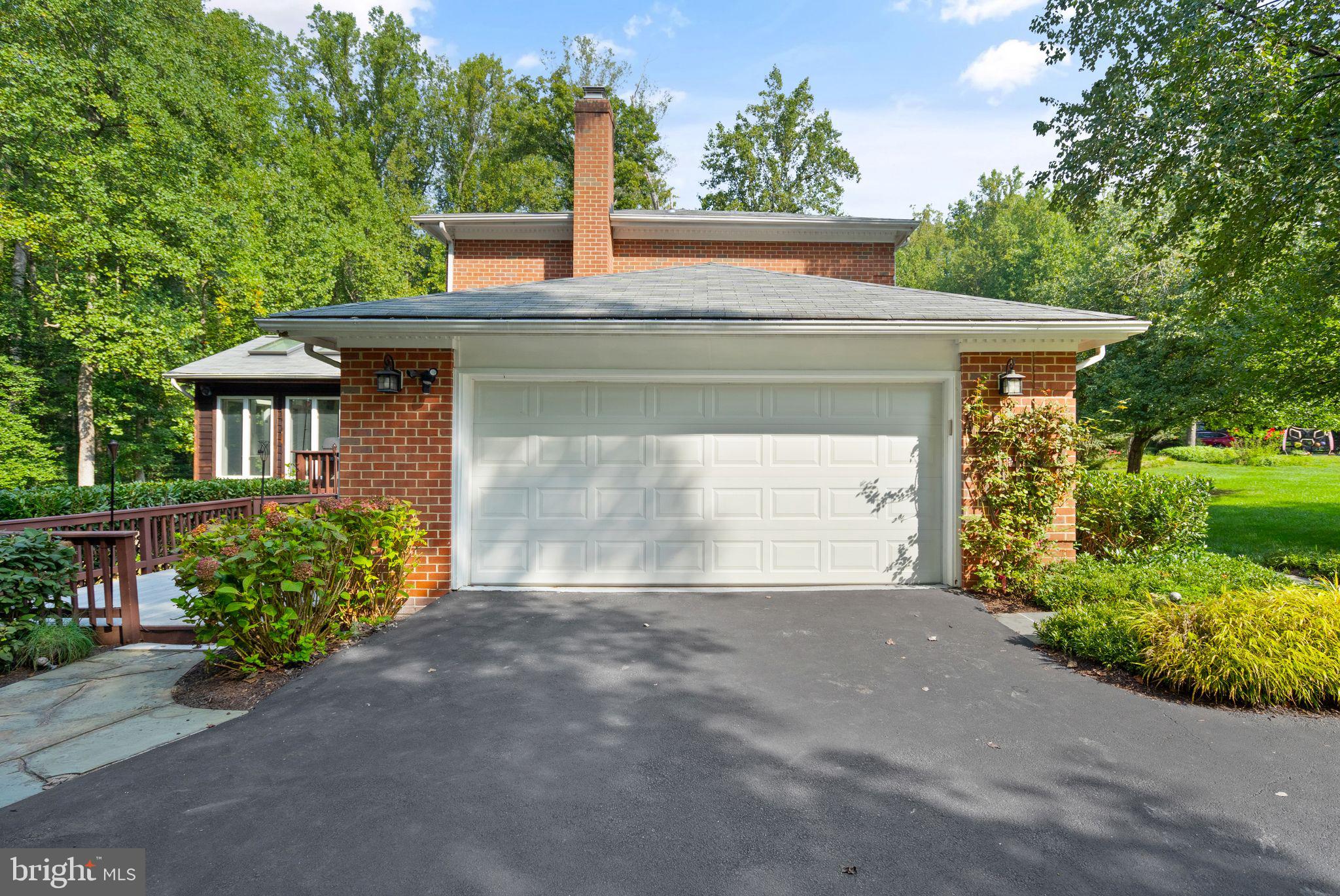 LEXINGTON ESTATES - Residential