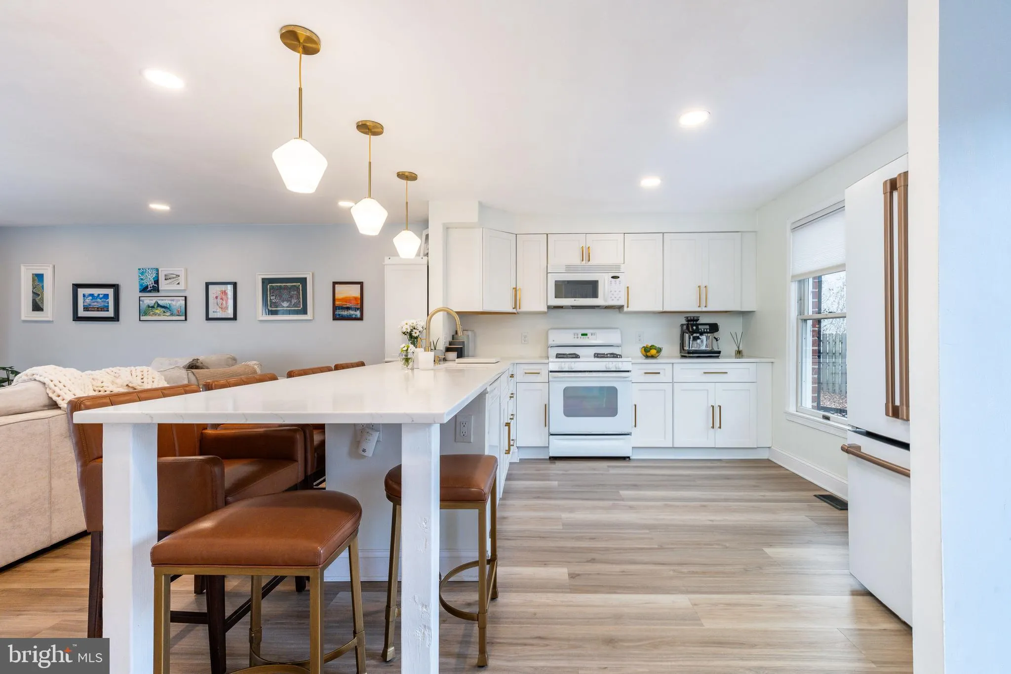 Philadelphia, Pennsylvania 19123, United States, 2 Bedrooms Bedrooms, ,3 BathroomsBathrooms,Residential,Pending,21119