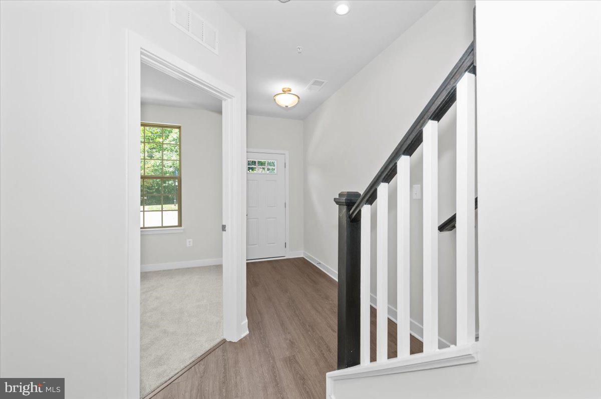 MONTGOMERY VILLAGE - Residential Lease