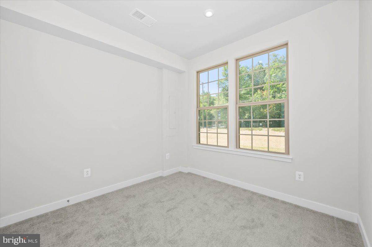 MONTGOMERY VILLAGE - Residential Lease