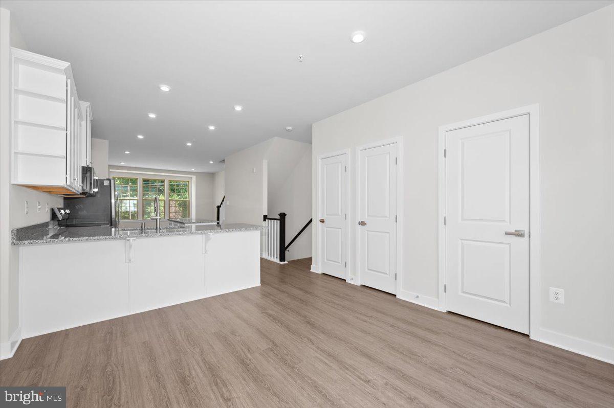 MONTGOMERY VILLAGE - Residential Lease