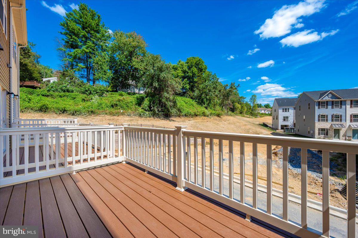 MONTGOMERY VILLAGE - Residential Lease