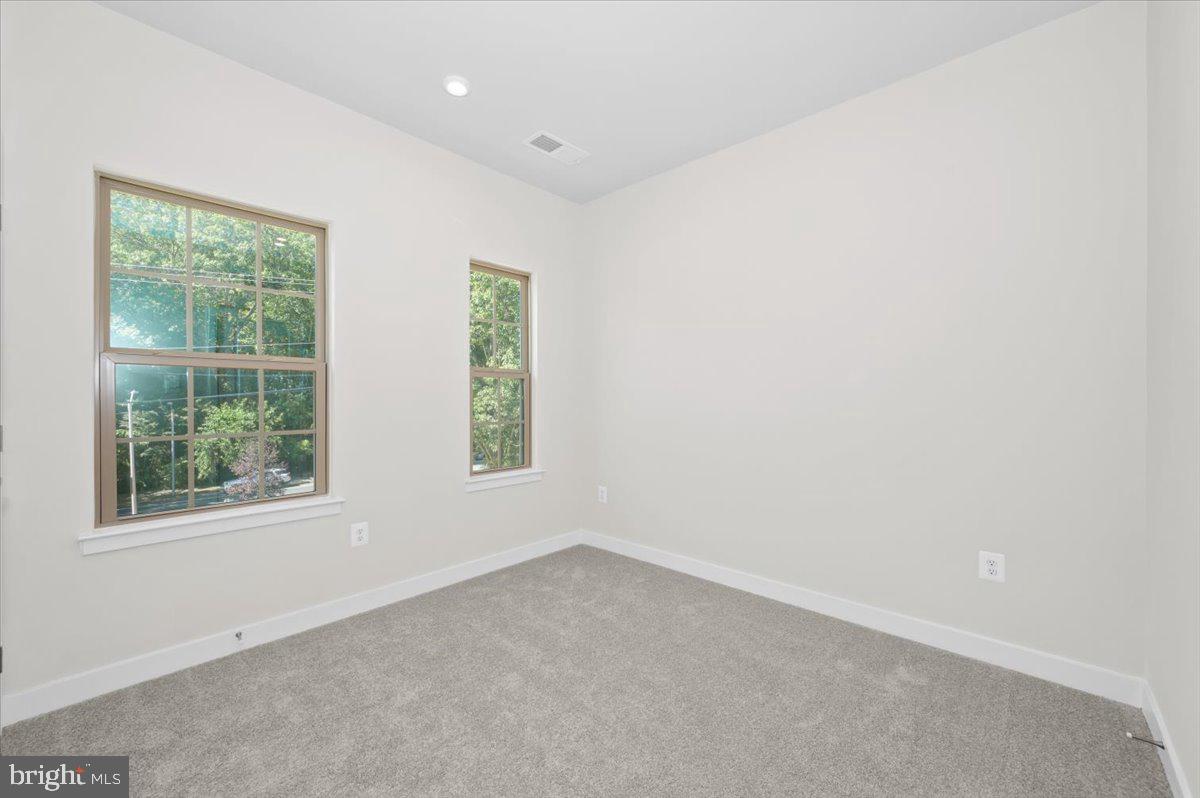 MONTGOMERY VILLAGE - Residential Lease