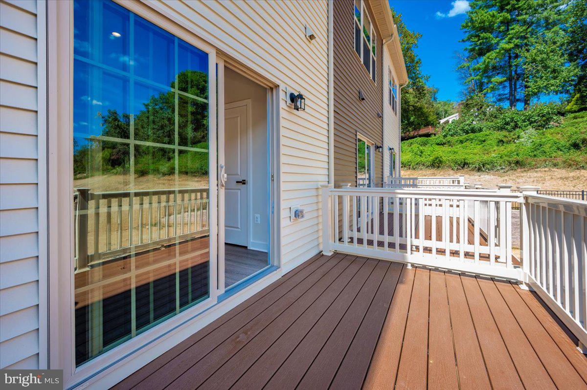 MONTGOMERY VILLAGE - Residential Lease