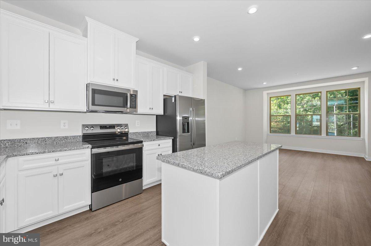 MONTGOMERY VILLAGE - Residential Lease