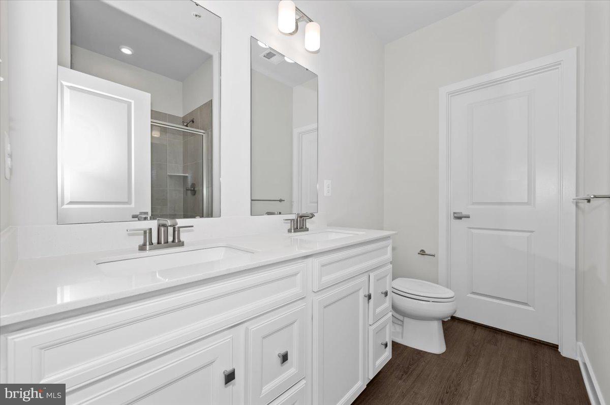 MONTGOMERY VILLAGE - Residential Lease