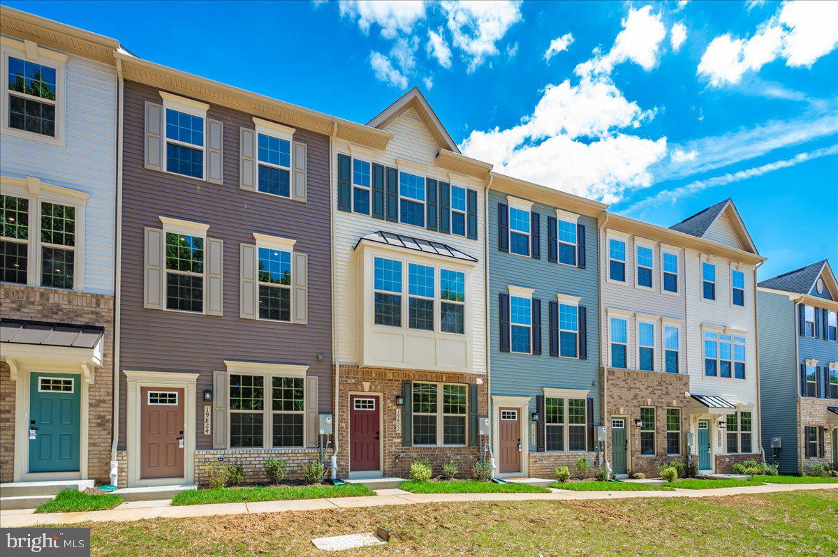 MONTGOMERY VILLAGE - Residential Lease