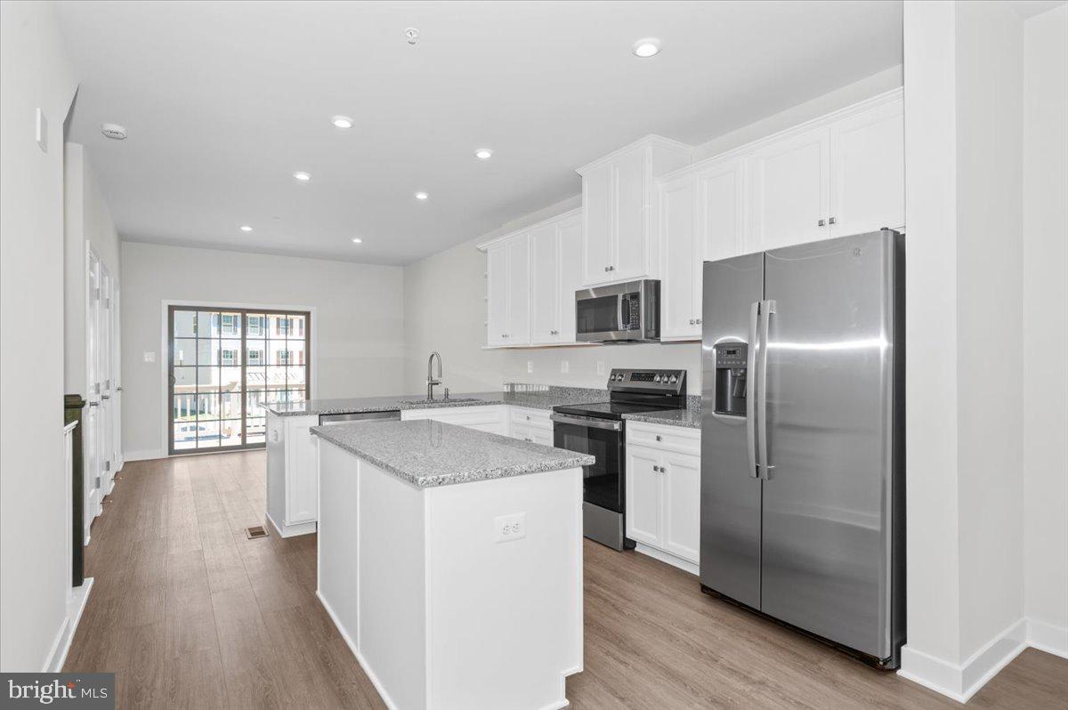 MONTGOMERY VILLAGE - Residential Lease