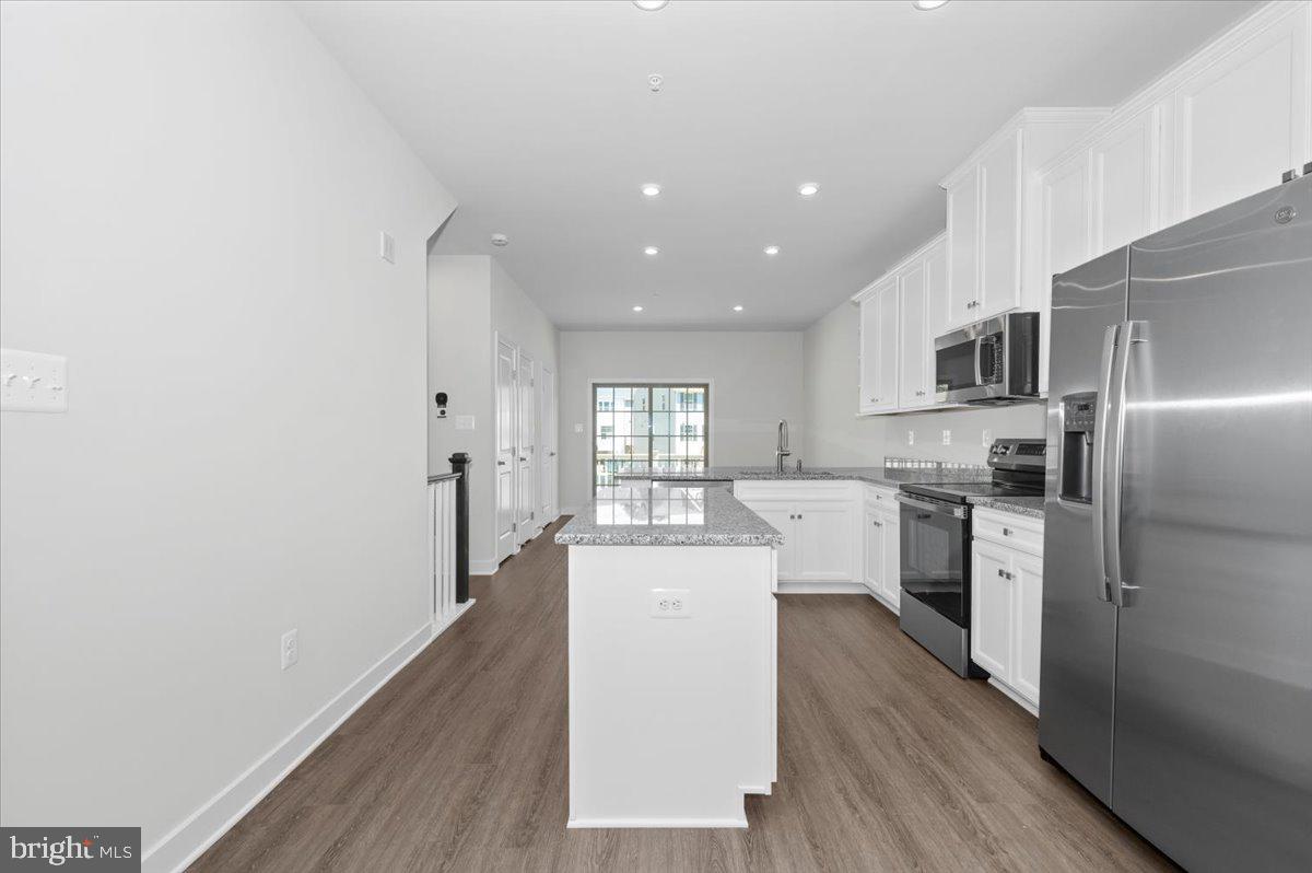 MONTGOMERY VILLAGE - Residential Lease