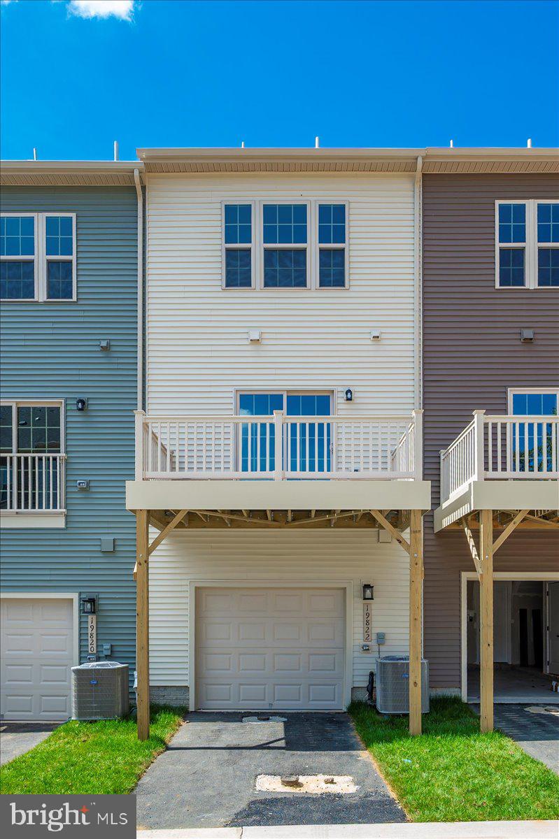 MONTGOMERY VILLAGE - Residential Lease