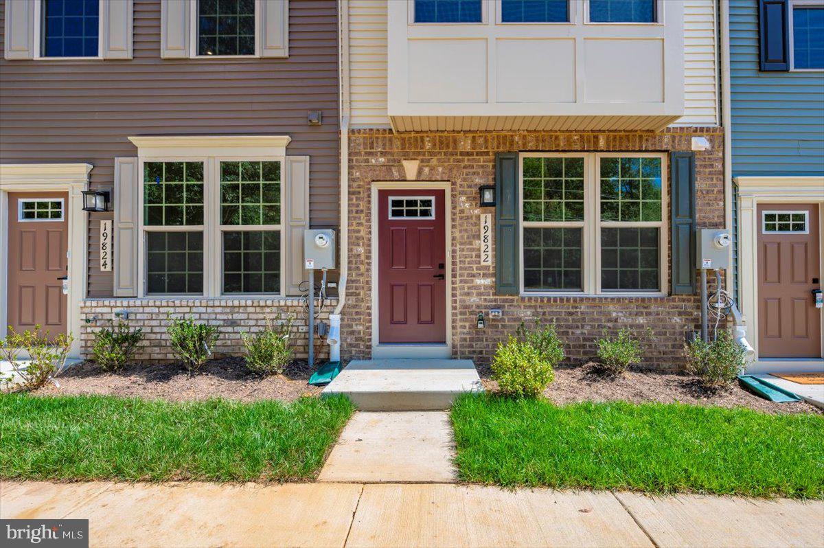 MONTGOMERY VILLAGE - Residential Lease