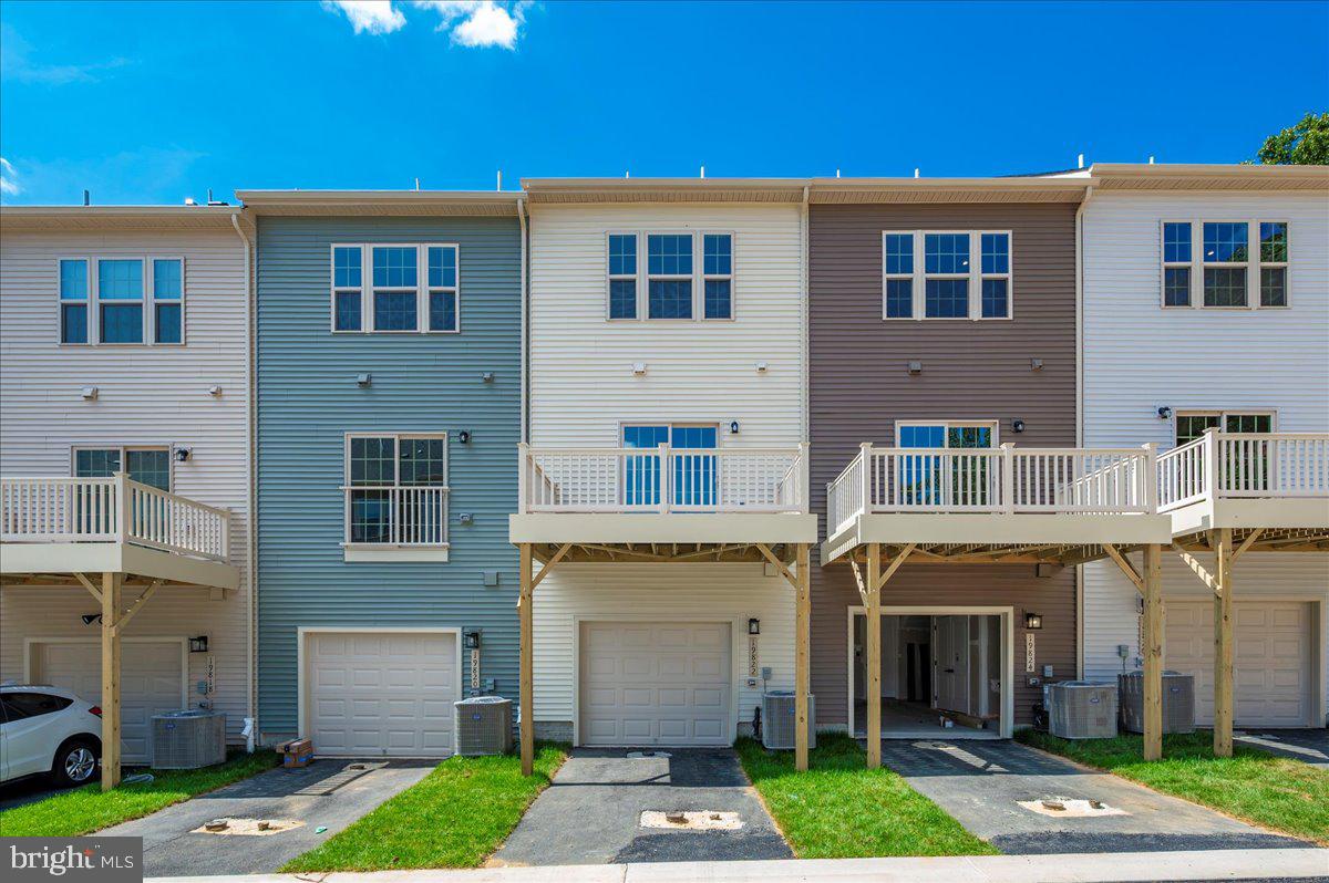 MONTGOMERY VILLAGE - Residential Lease