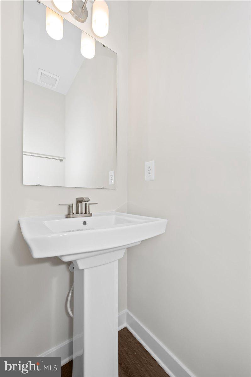 MONTGOMERY VILLAGE - Residential Lease