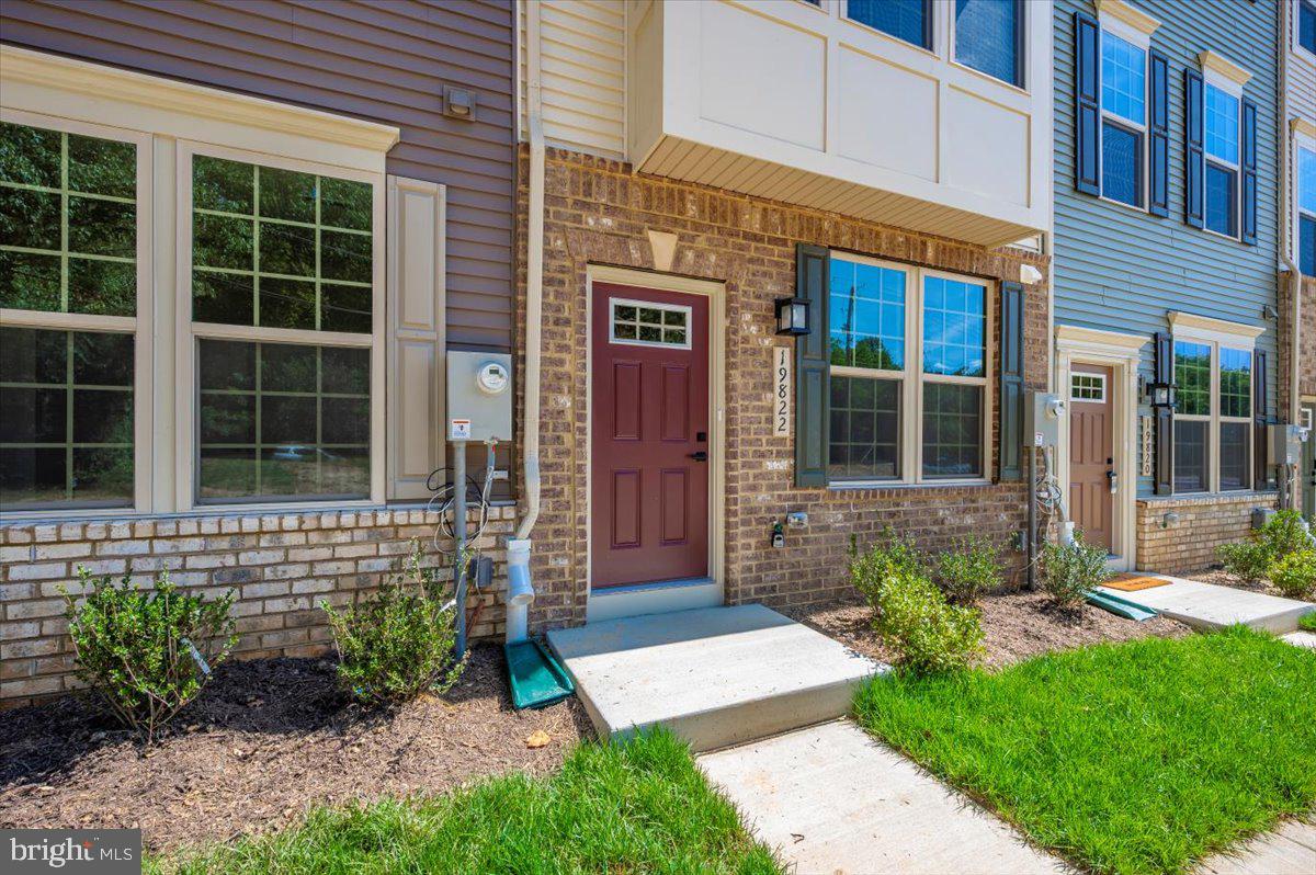 MONTGOMERY VILLAGE - Residential Lease