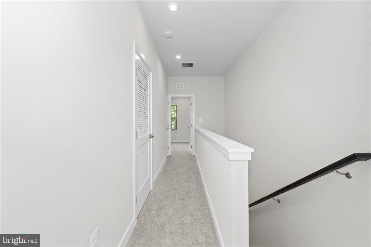 MONTGOMERY VILLAGE - Residential Lease