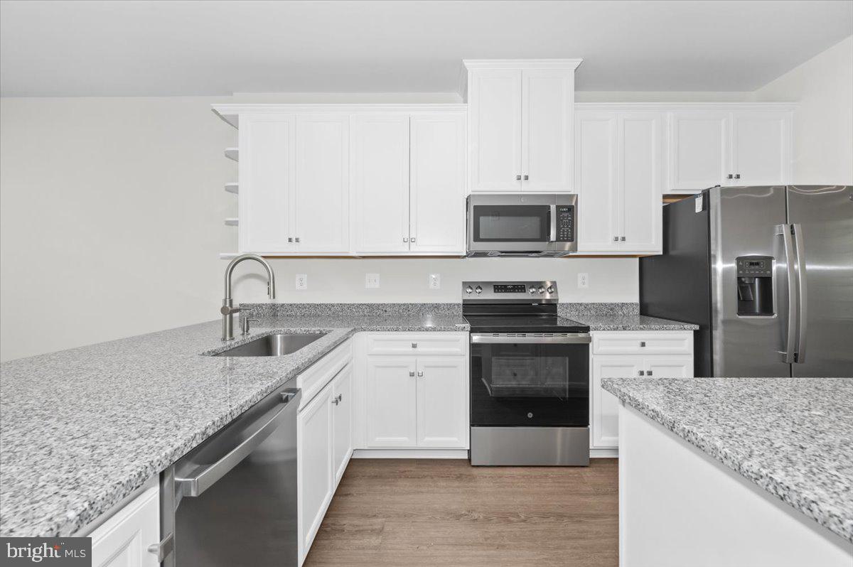 MONTGOMERY VILLAGE - Residential Lease