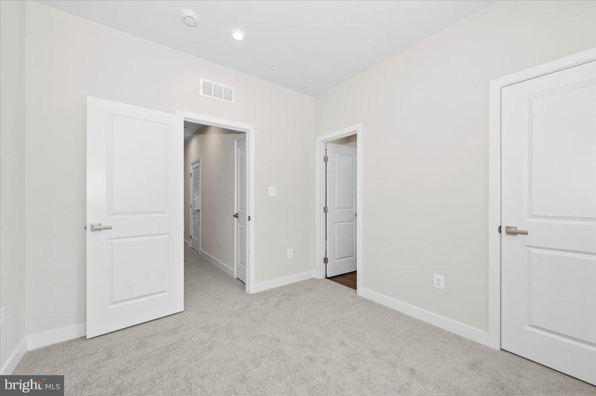 MONTGOMERY VILLAGE - Residential Lease