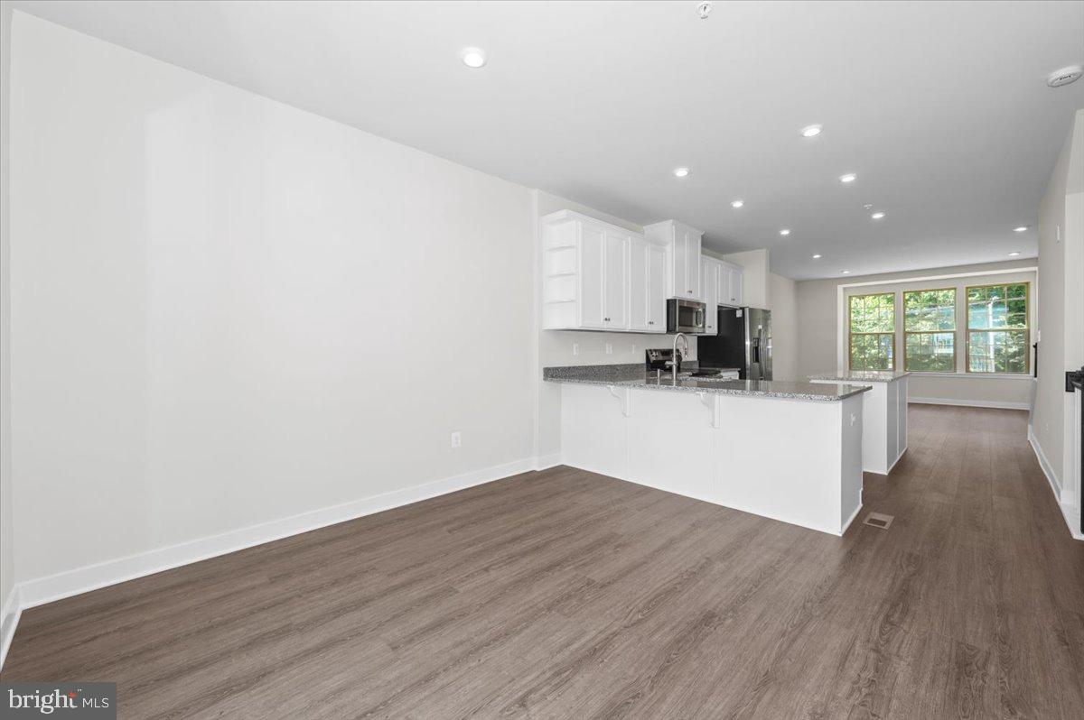 MONTGOMERY VILLAGE - Residential Lease