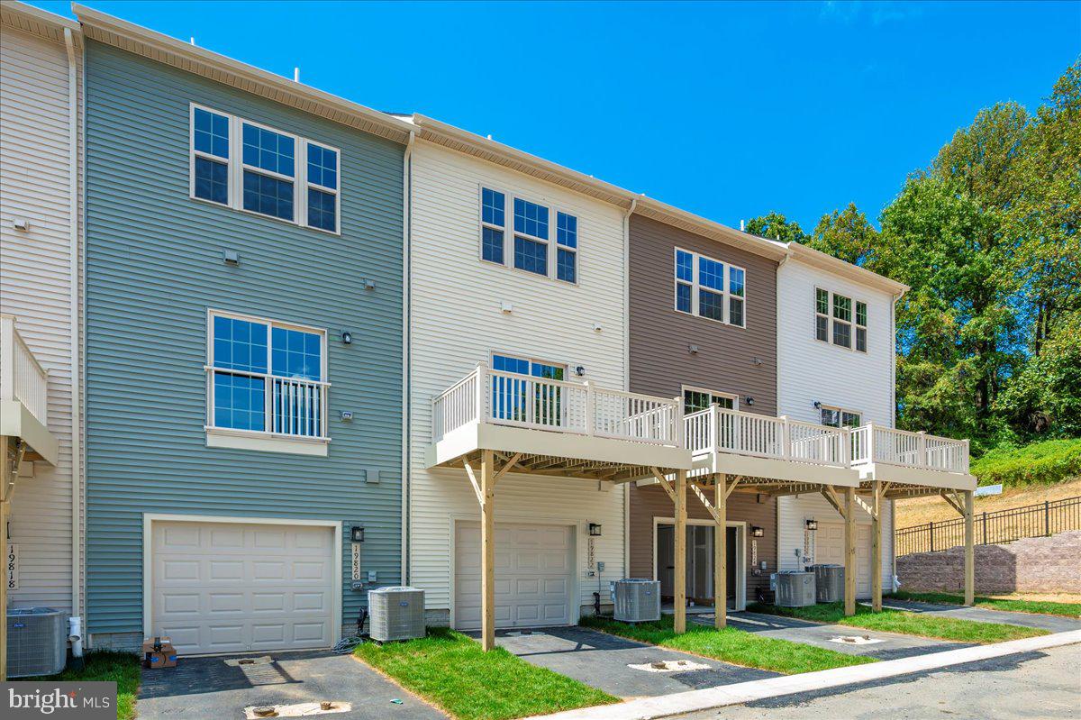 MONTGOMERY VILLAGE - Residential Lease