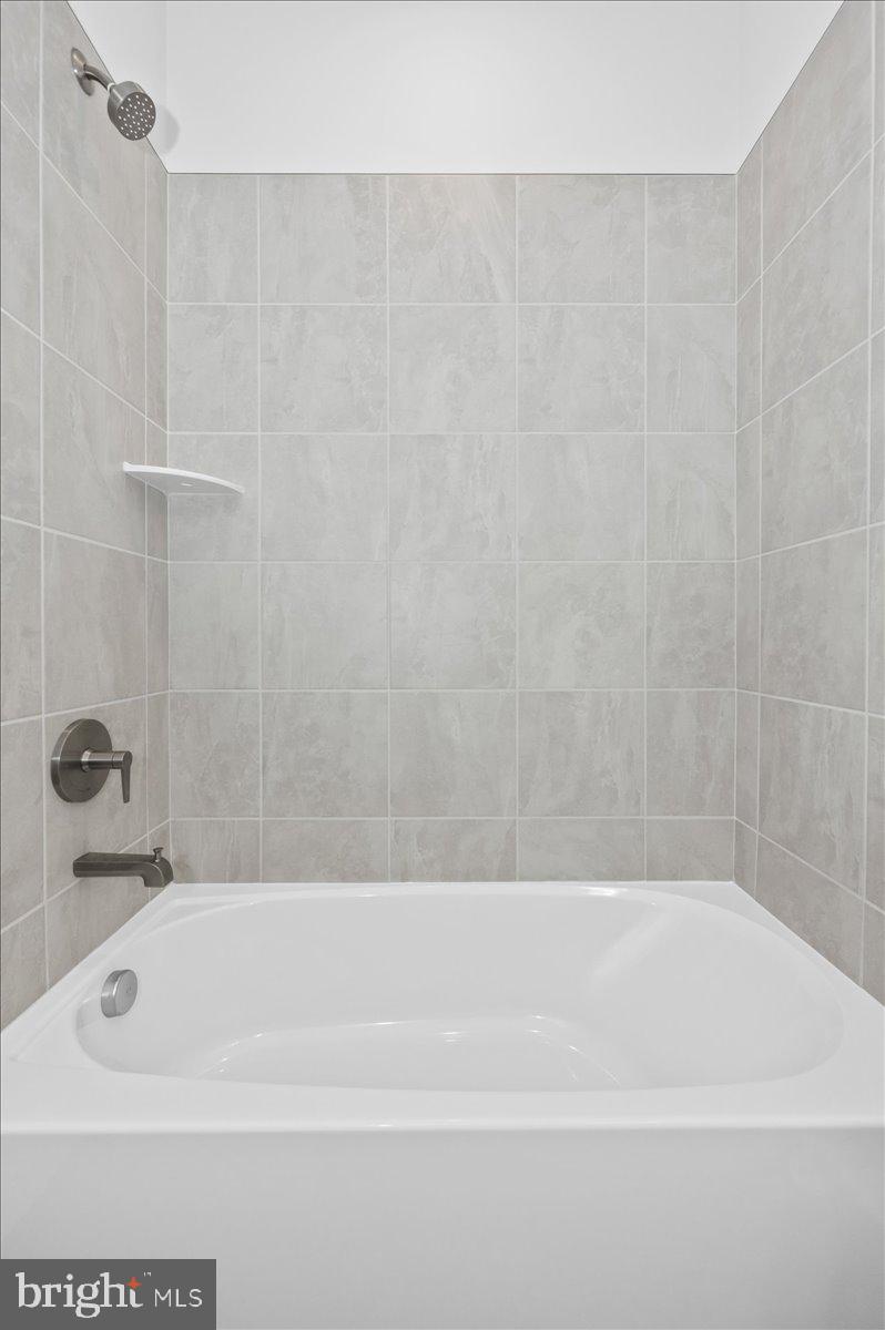 MONTGOMERY VILLAGE - Residential Lease