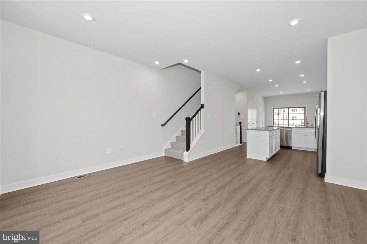 MONTGOMERY VILLAGE - Residential Lease