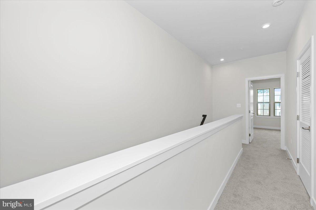 MONTGOMERY VILLAGE - Residential Lease