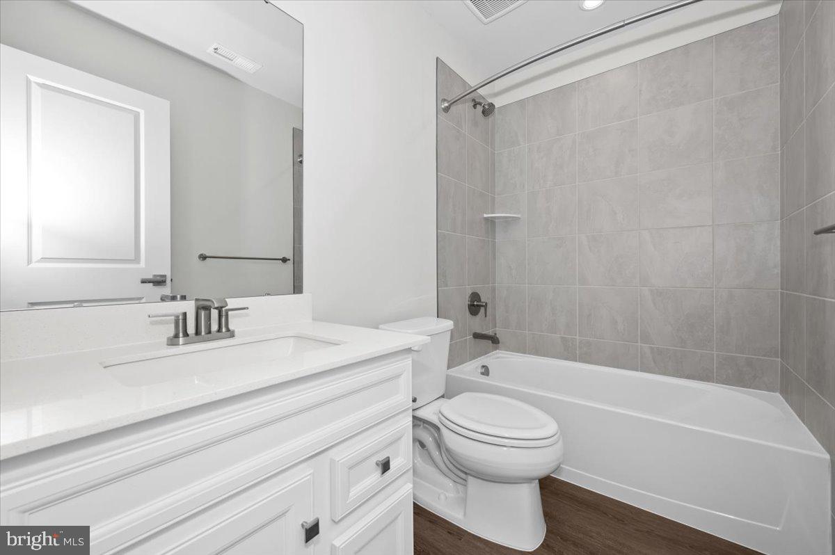 MONTGOMERY VILLAGE - Residential Lease